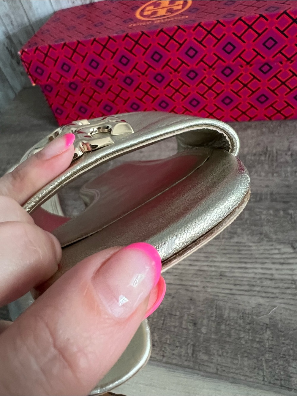 Tory Burch Eleanor Gold Metallic Logo Leather Slide Sandals NEW Size 8.5 - Picture 2 of 10